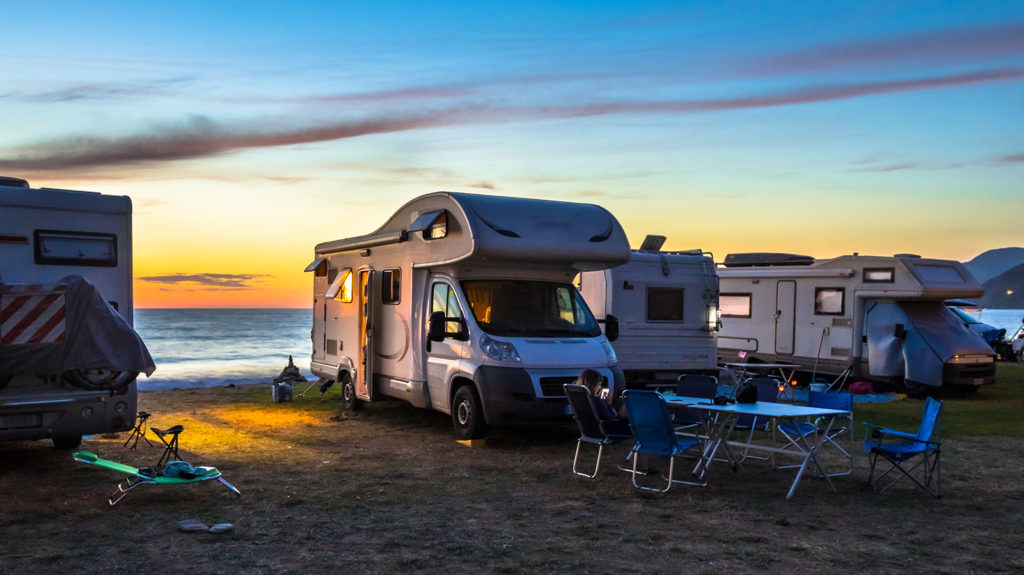 campers-and-motorhomes-4UNT9EX