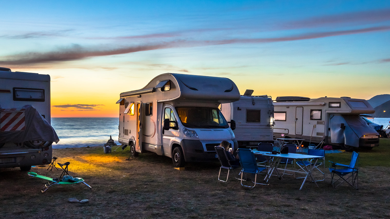 campers-and-motorhomes-4UNT9EX